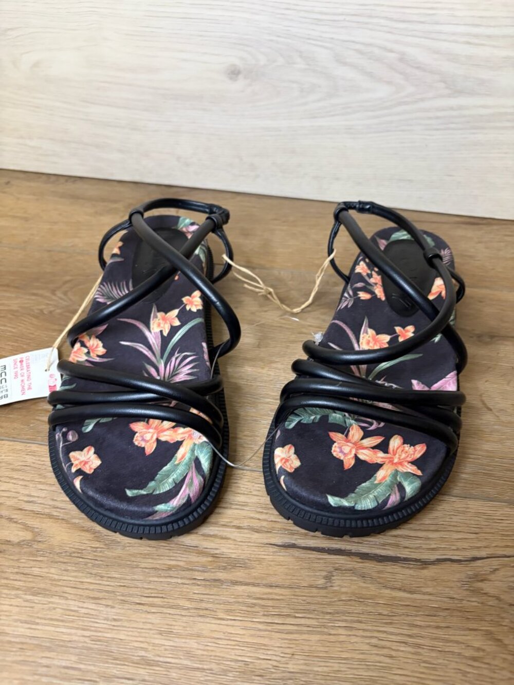 Roxy Women's Brooke Strappy Sandals Island Floral Size 6 NWT